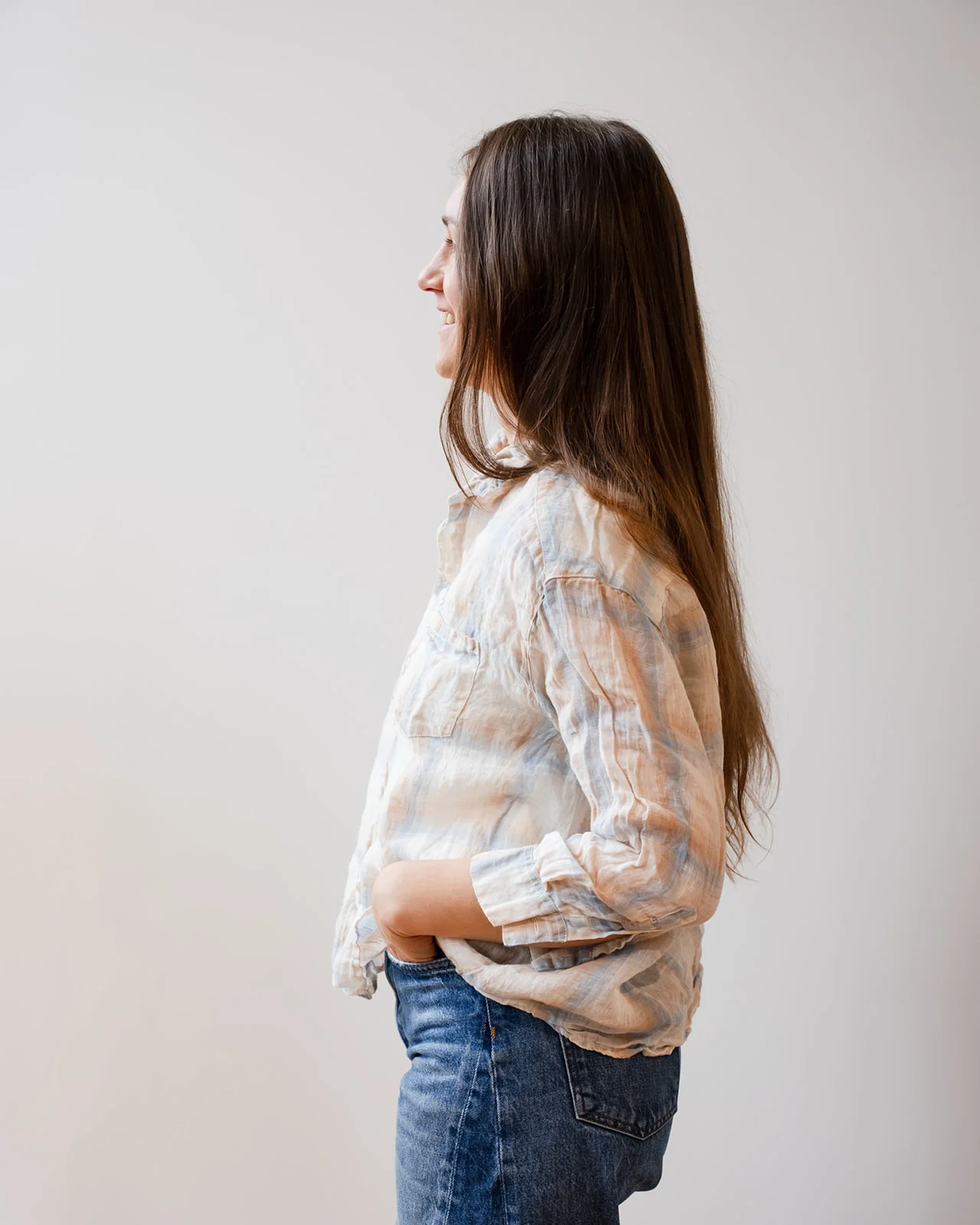 Aven 3/4 Sleeve Top in White, Blue, & Wheat Linen Plaid - Image 3