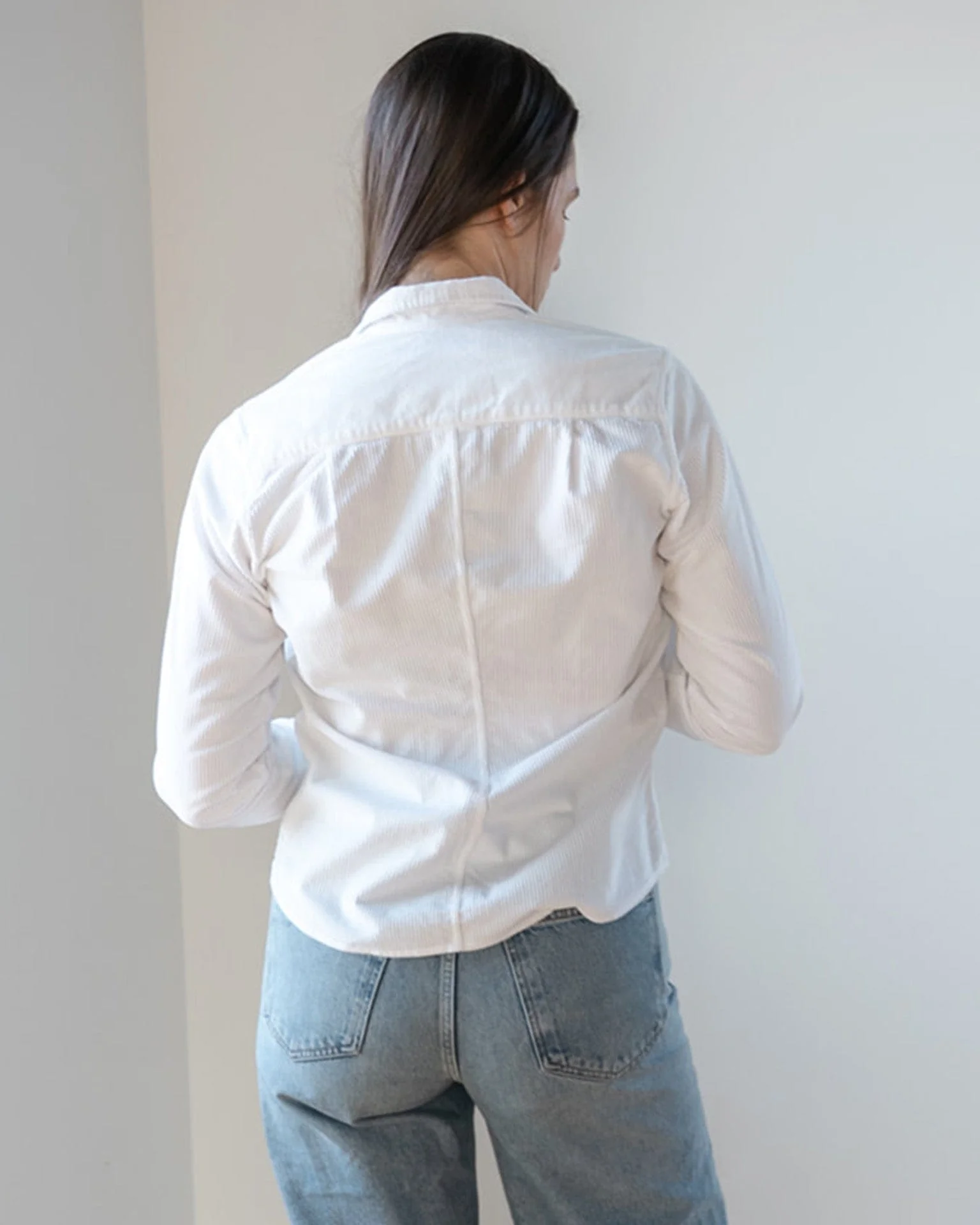 Barry Tailored Button Up Shirt in White Corduroy - Image 4
