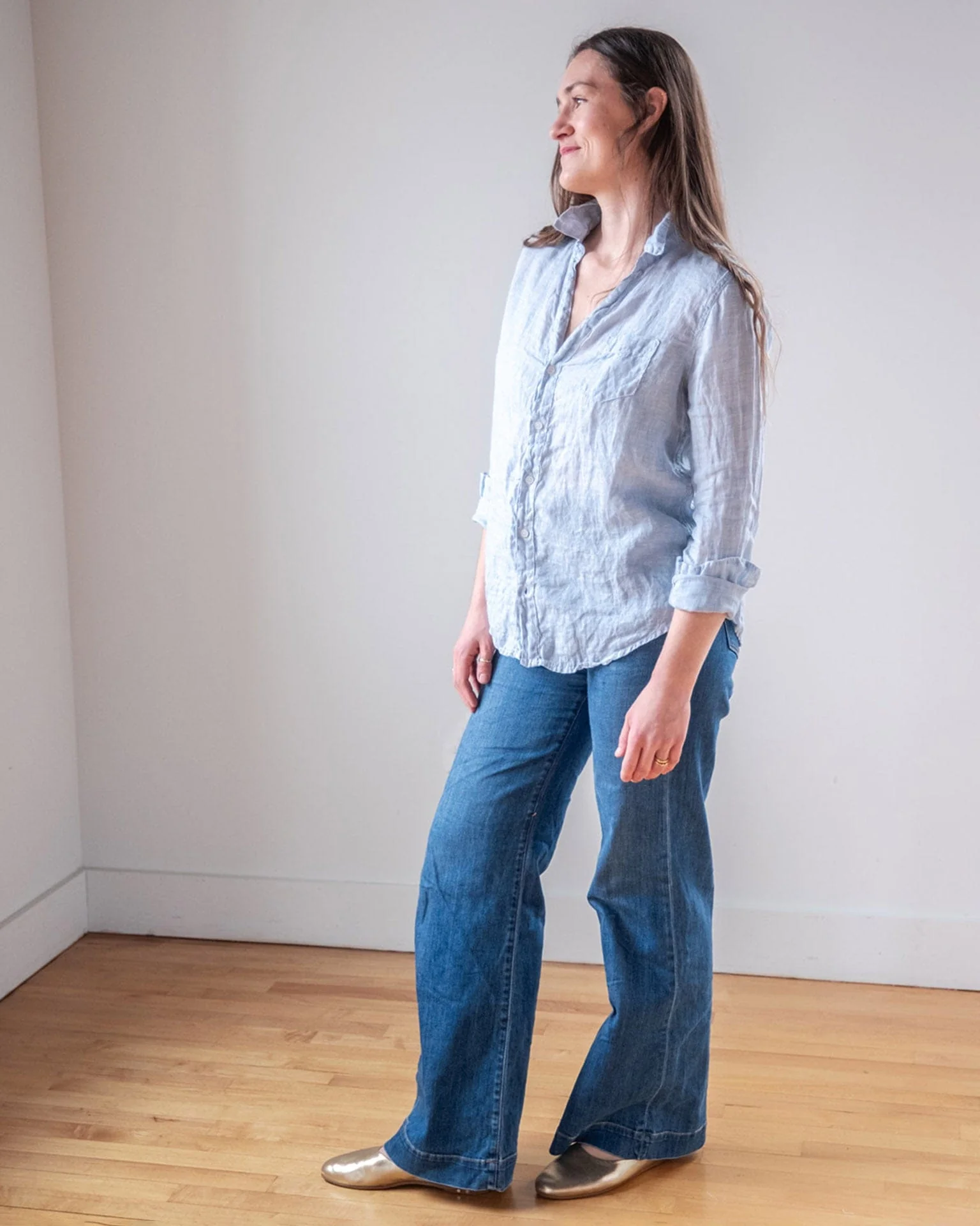 Carrie Fitted Blouse in Aqua Chambray Linen - Image 2