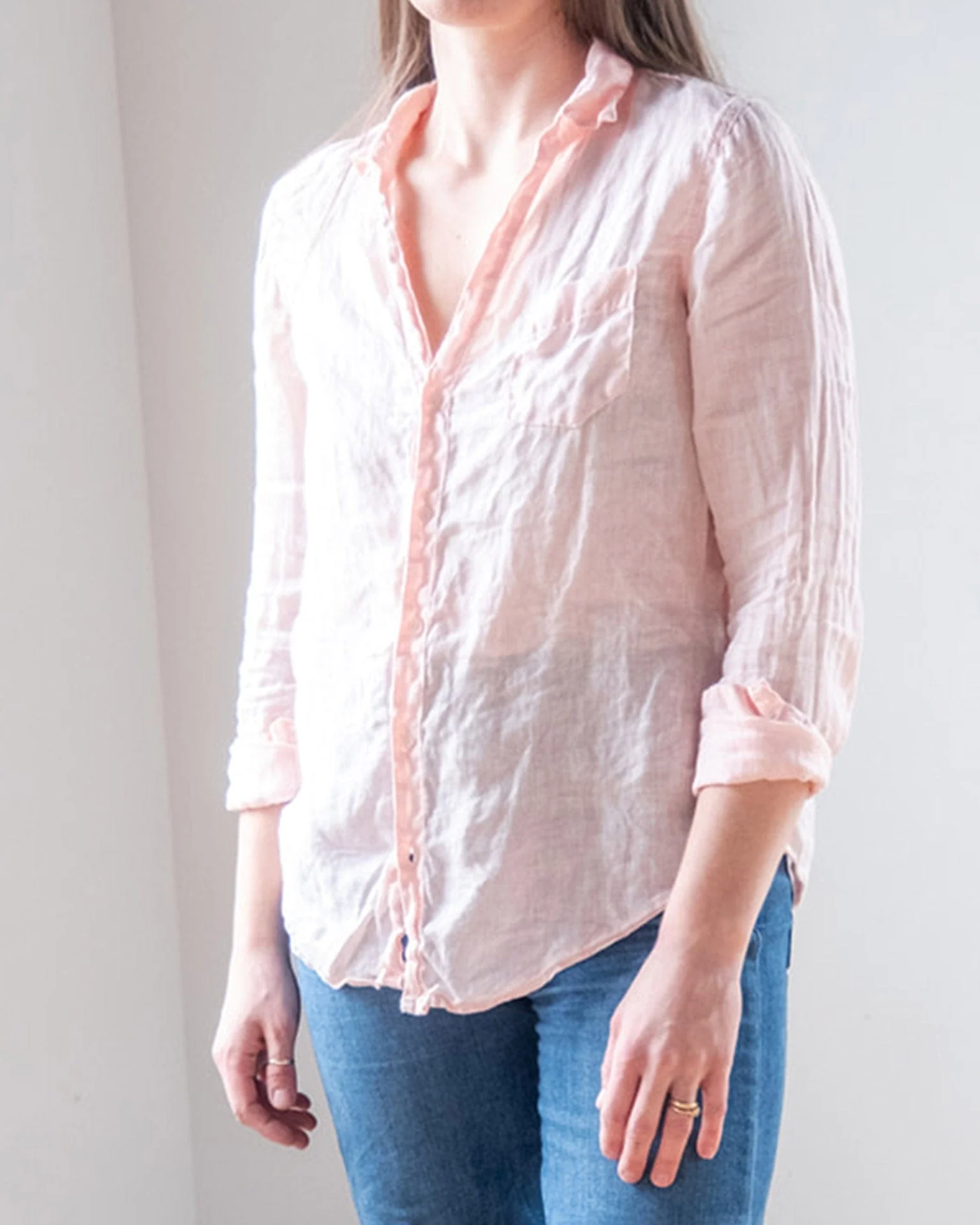 Carrie Fitted Blouse in Bermuda Sand Linen - Image 2