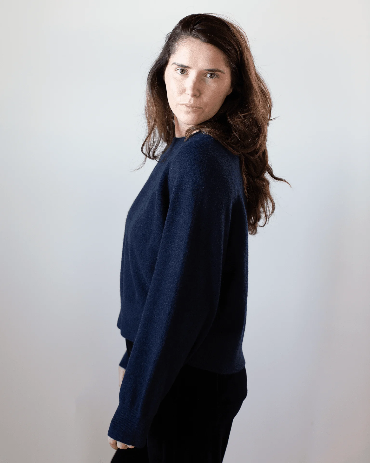 Cashmere Easy Sweatshirt in Deep Navy - Image 2