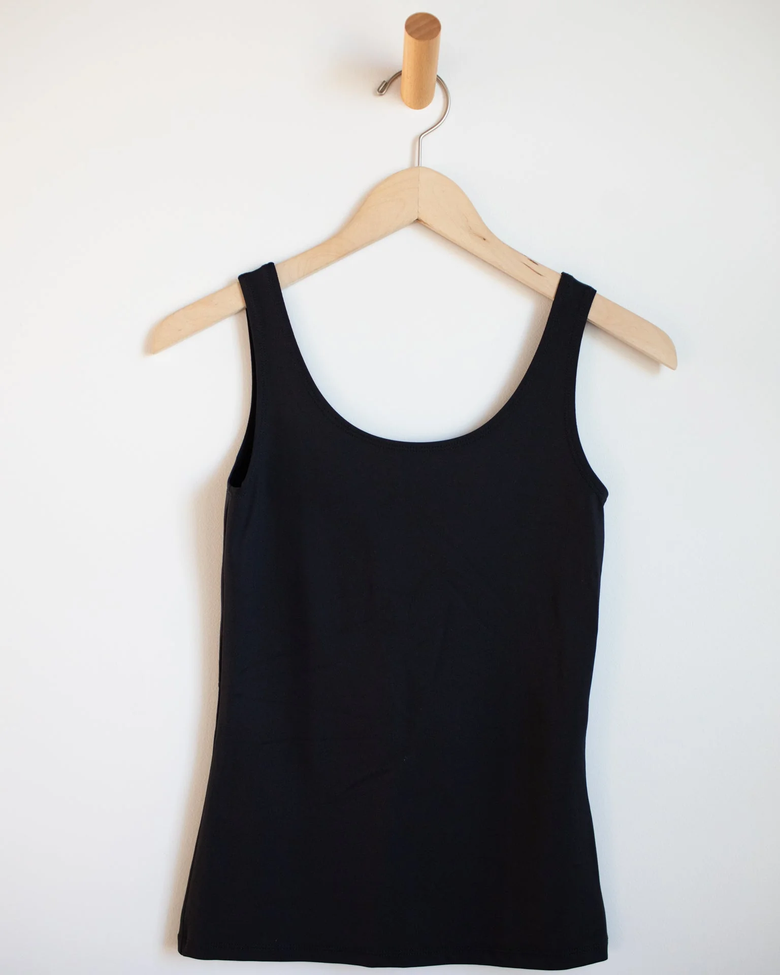 Del Low Back Tank in Black
