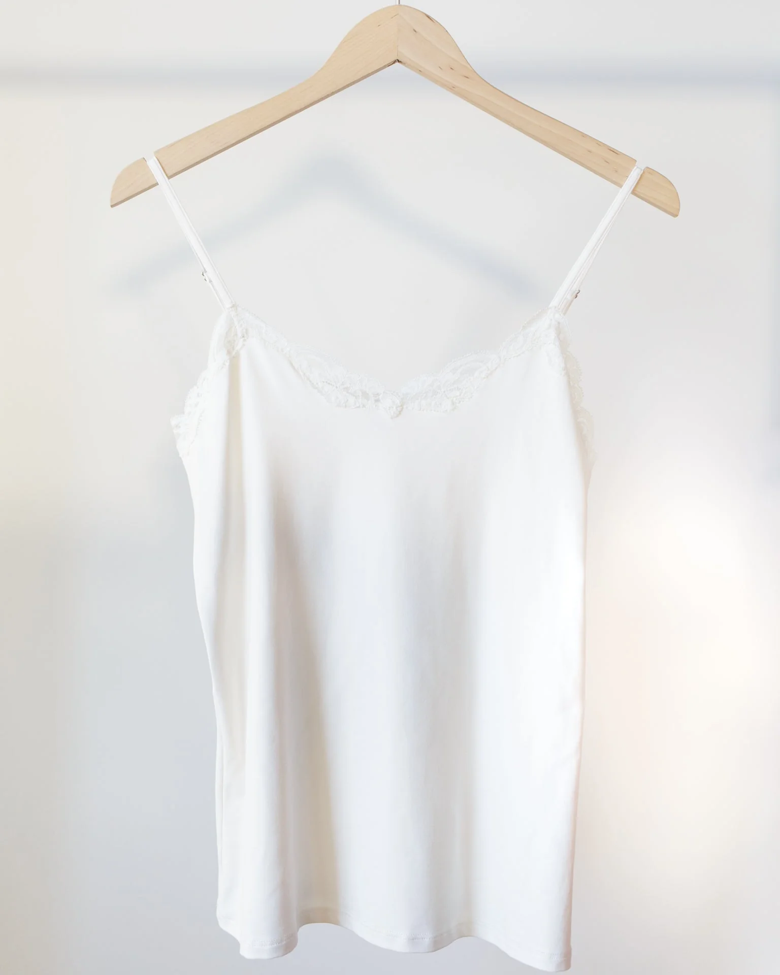 Del w/ Lace V Cami in Cream
