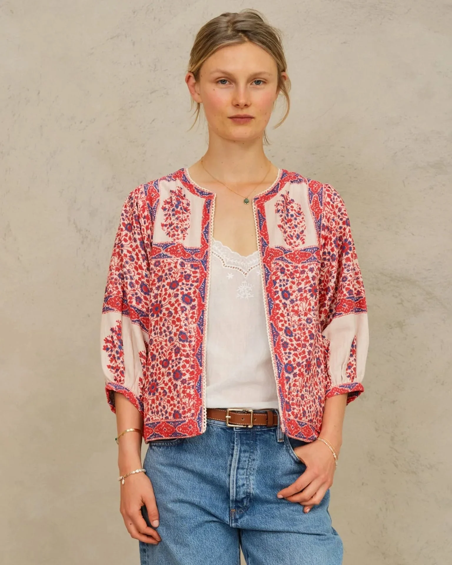 Della Print Jkt in Red/Navy
