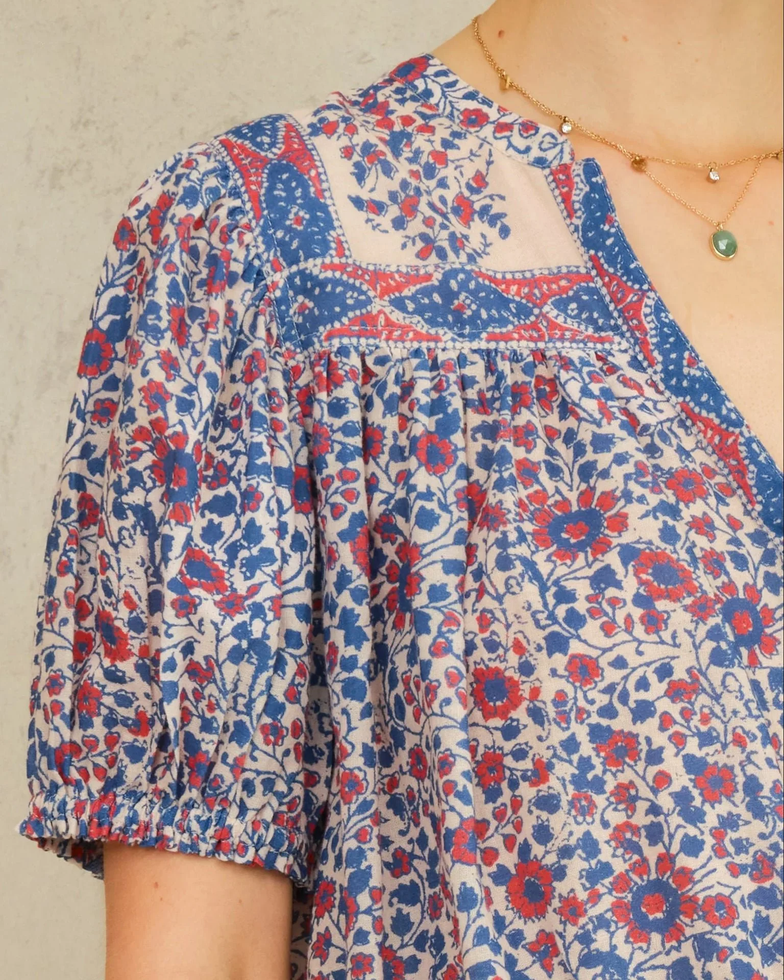 Della Print S/S Top in Blue/Pink - Image 2