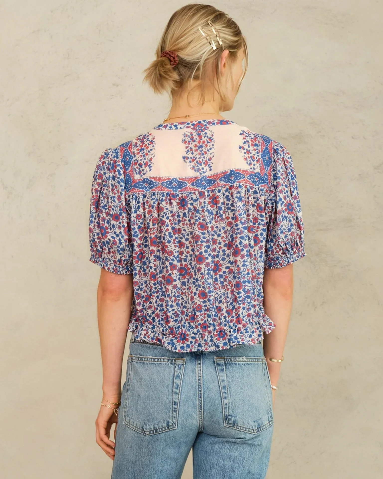 Della Print S/S Top in Blue/Pink - Image 3
