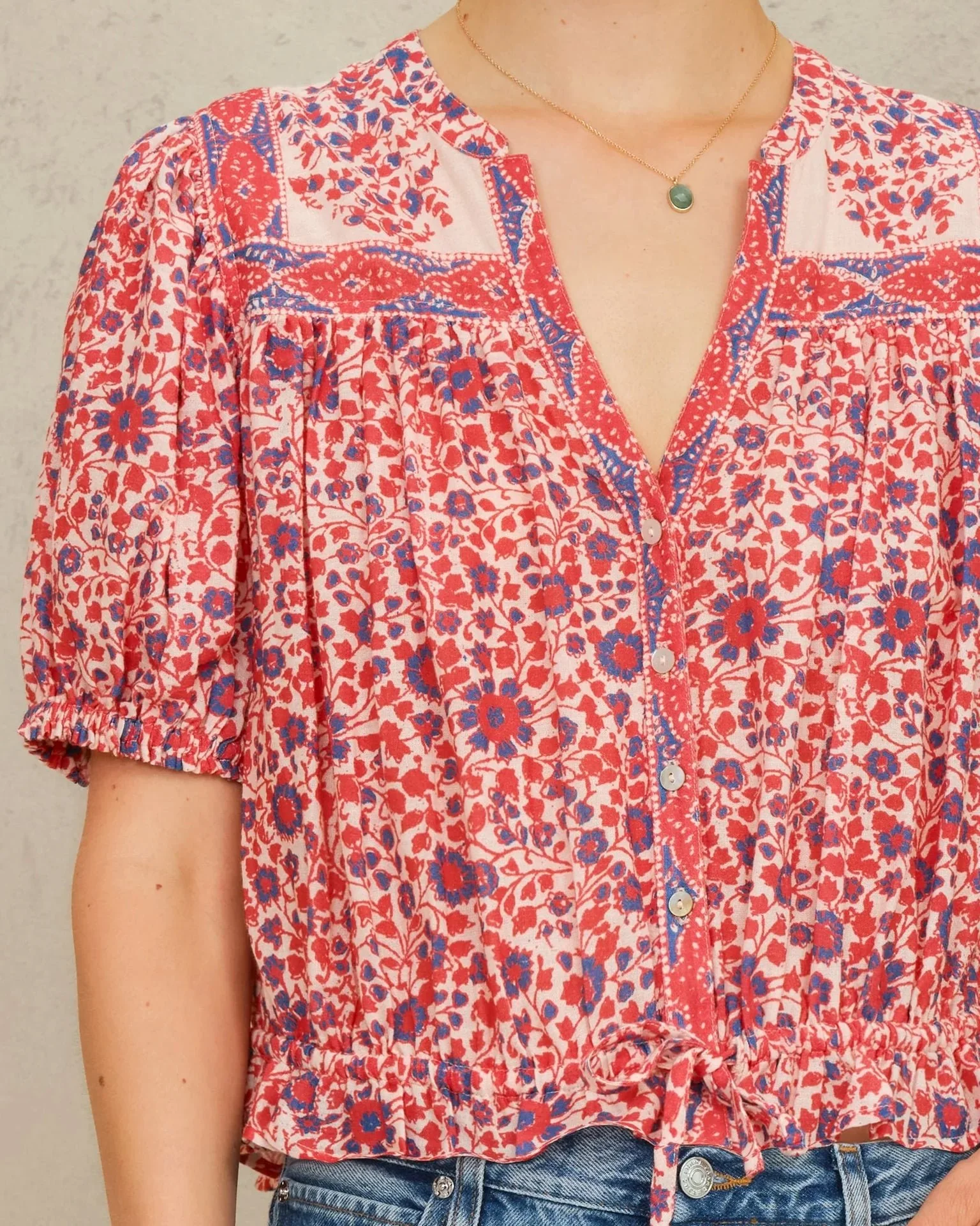 Della Print S/S Top in Red/Navy - Image 2