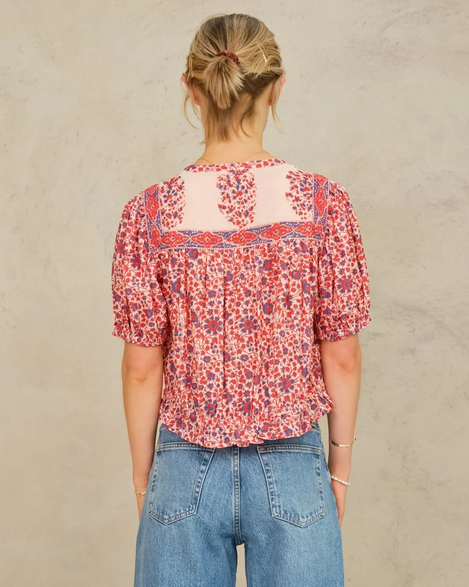 Della Print S/S Top in Red/Navy - Image 3