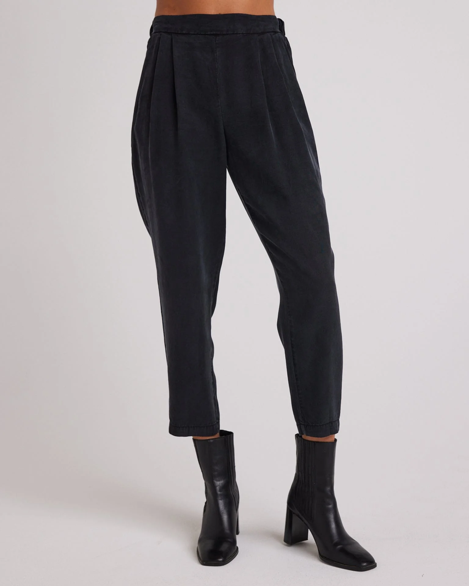 Nico Clean Waist Slouchy Trouser in Black