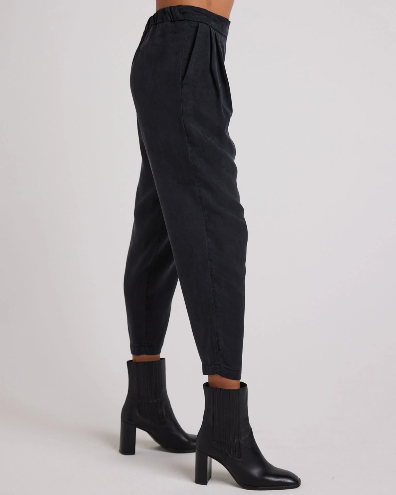 Nico Clean Waist Slouchy Trouser in Black - Image 3
