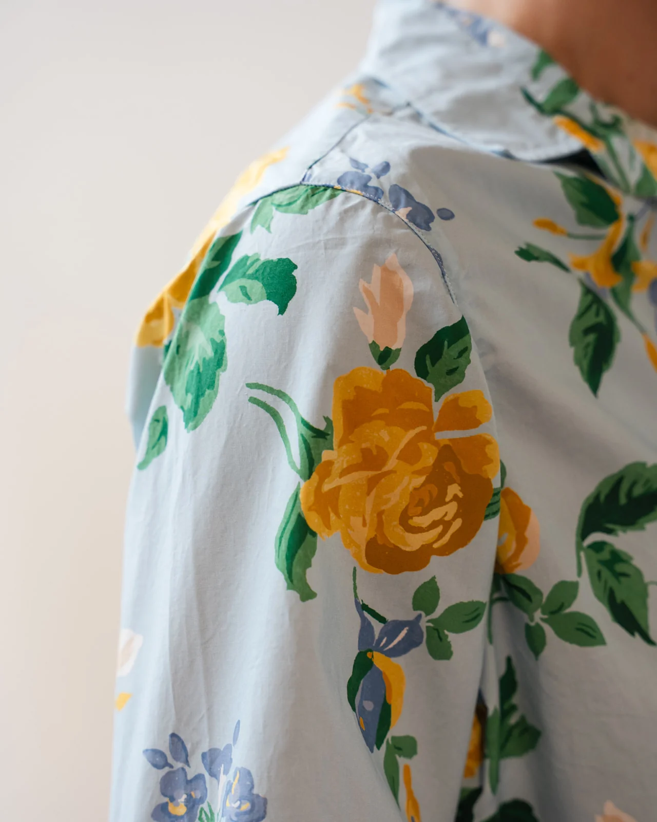Silvio Untuckable Button-Up Shirt in Spring Bouquet - Image 5