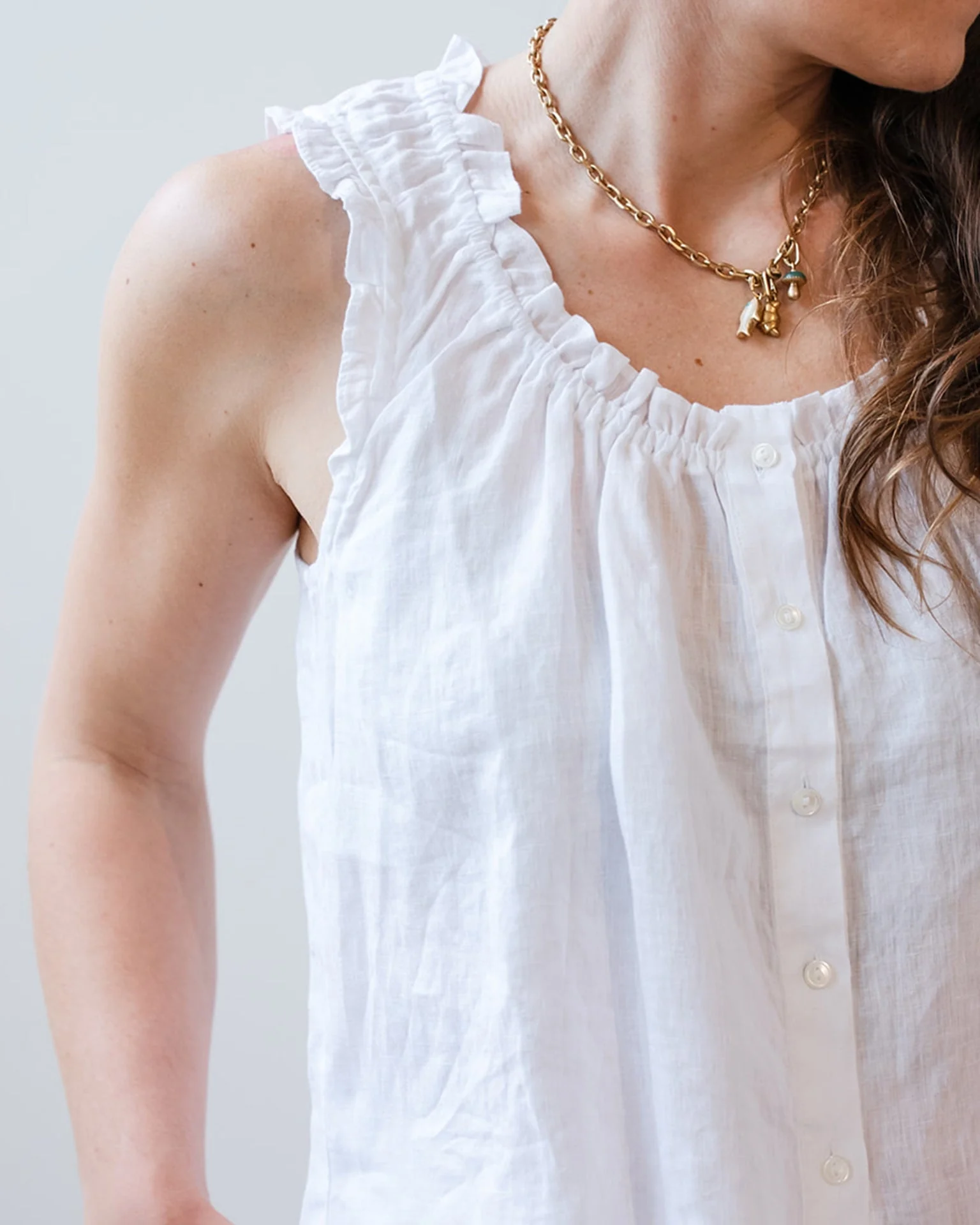 Tana Ruffle Sleeveless Top In White - Image 3